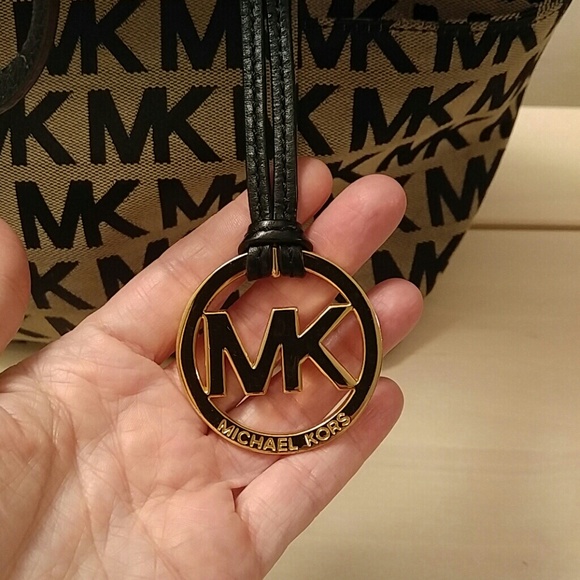 ❌SOLD❌  Michael Kors Jet Set E/W Tote - Picture 4 of 8